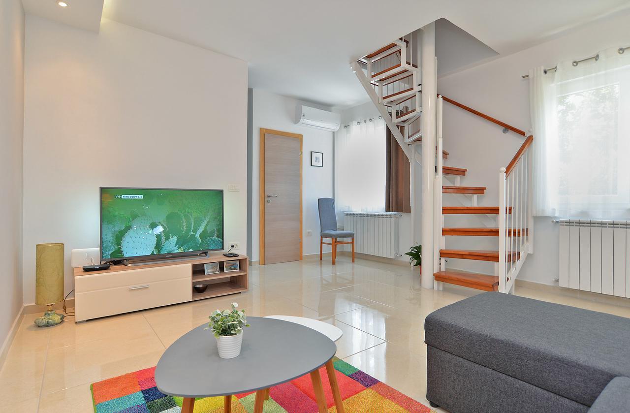 Apartments Olivera 1726 Pula Luaran gambar